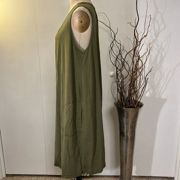 D & co beach green sleeveless Mitty scoop neck dress with pockets - Picture 3 of 6
